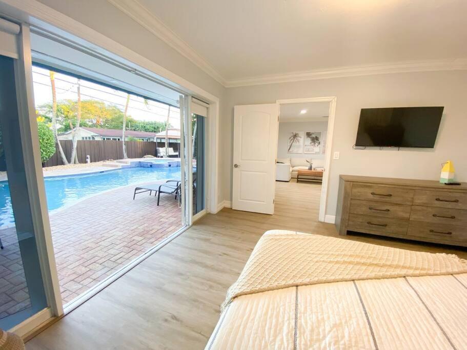 | 5BR Pool+Ping Pong+Gazebo+BBQ+AirHockey -Sleeps 17