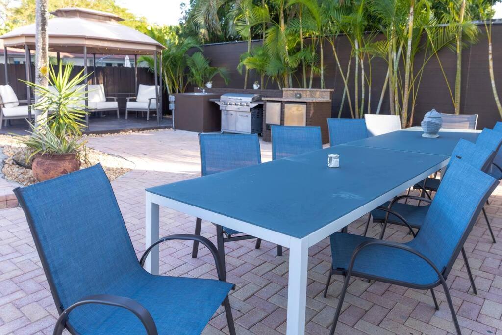 | 5BR Pool+Ping Pong+Gazebo+BBQ+AirHockey -Sleeps 17
