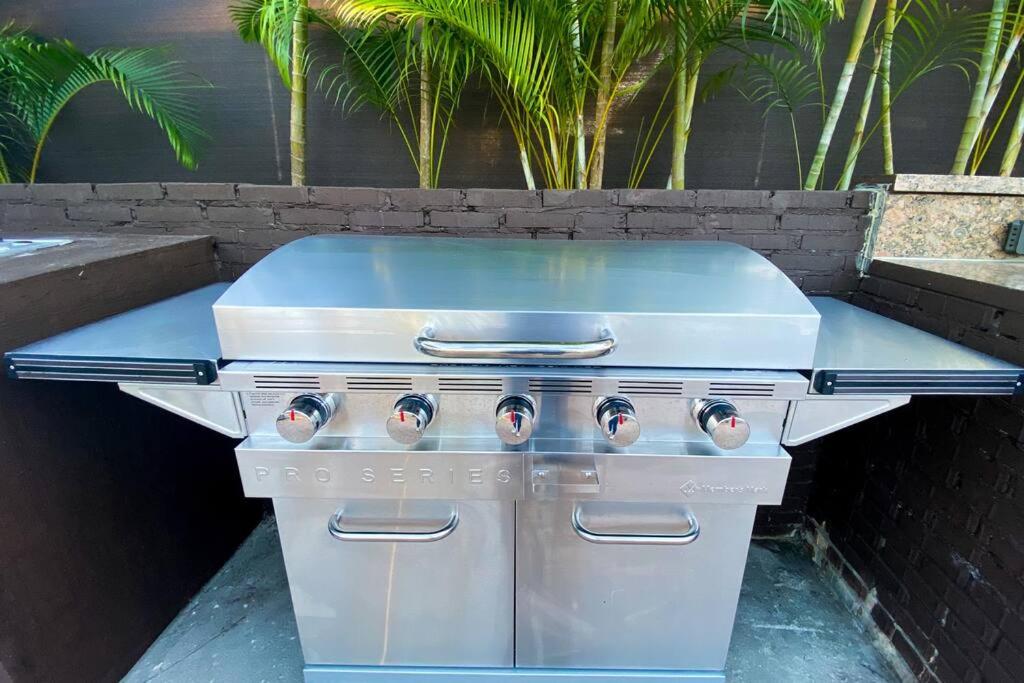 | 5BR Pool+Ping Pong+Gazebo+BBQ+AirHockey -Sleeps 17