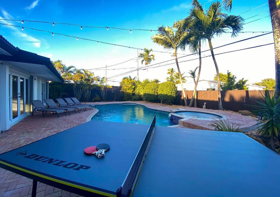 | 5BR Pool+Ping Pong+Gazebo+BBQ+AirHockey -Sleeps 17