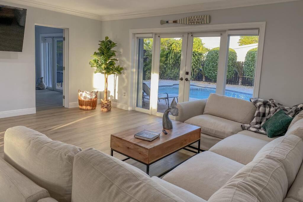 | 5BR Pool+Ping Pong+Gazebo+BBQ+AirHockey -Sleeps 17