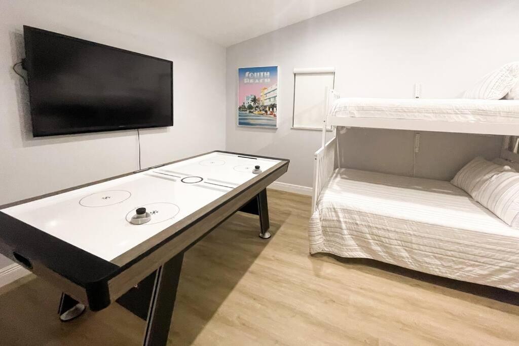 | 5BR Pool+Ping Pong+Gazebo+BBQ+AirHockey -Sleeps 17