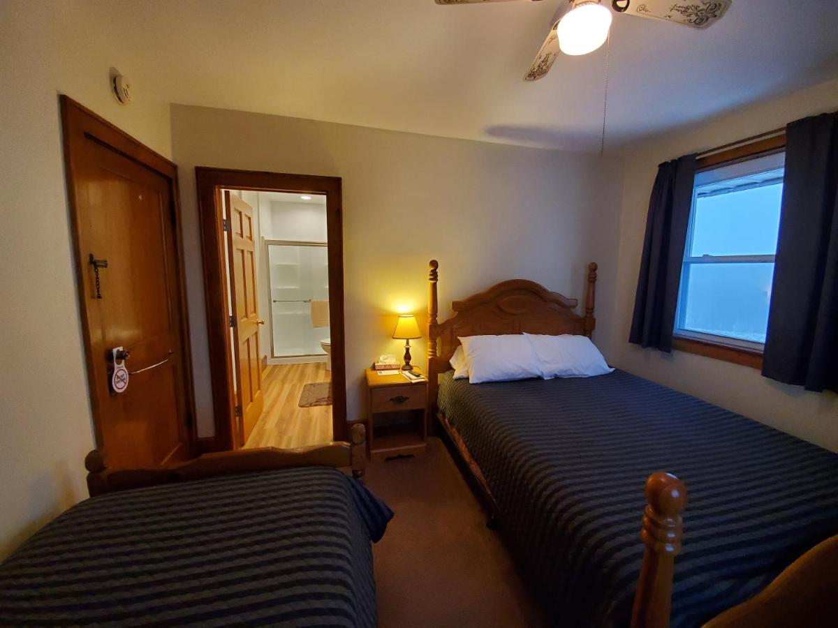 | Lakewood Lodge & Restaurant