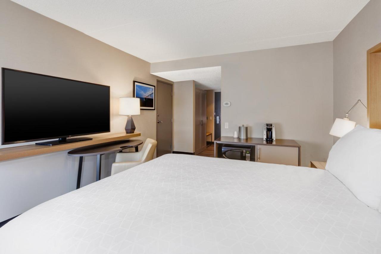 Double Room with Roll-In Shower - Disability Access at Holiday Inn Grand Rapids Downtown by IHG