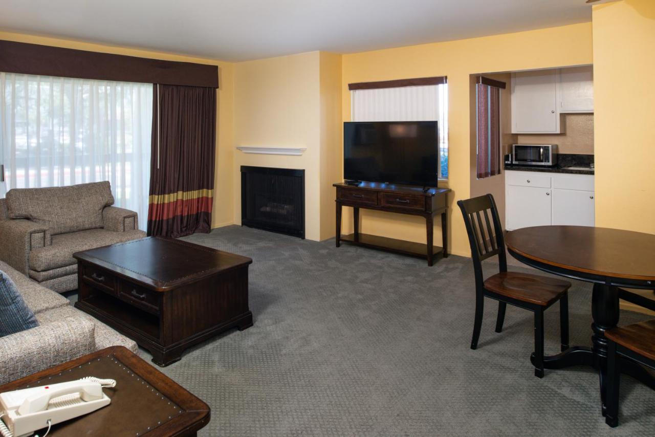 One-Bedroom Suite at Dana Point Marina Inn
