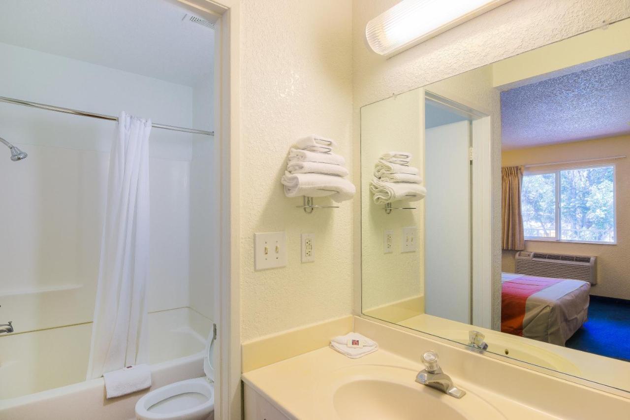 | Motel 6-Sepulveda, CA - Los Angeles - Van Nuys - North Hills