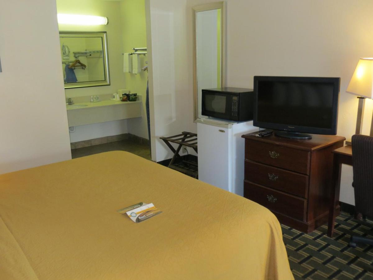 King Room - Smoking at Quality Inn & Suites Morrow Atlanta South