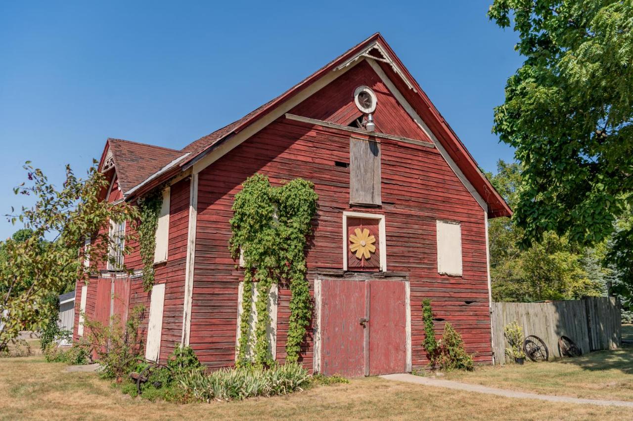 | Hop & Vine Inn