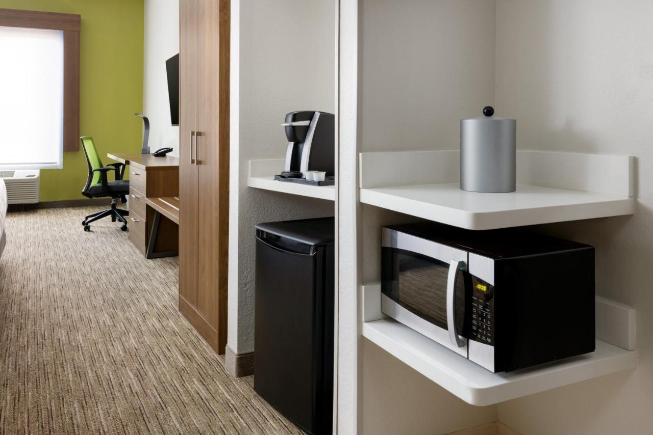 Suite at Holiday Inn Express & Suites Oakhurst - Yosemite Park Area by IHG