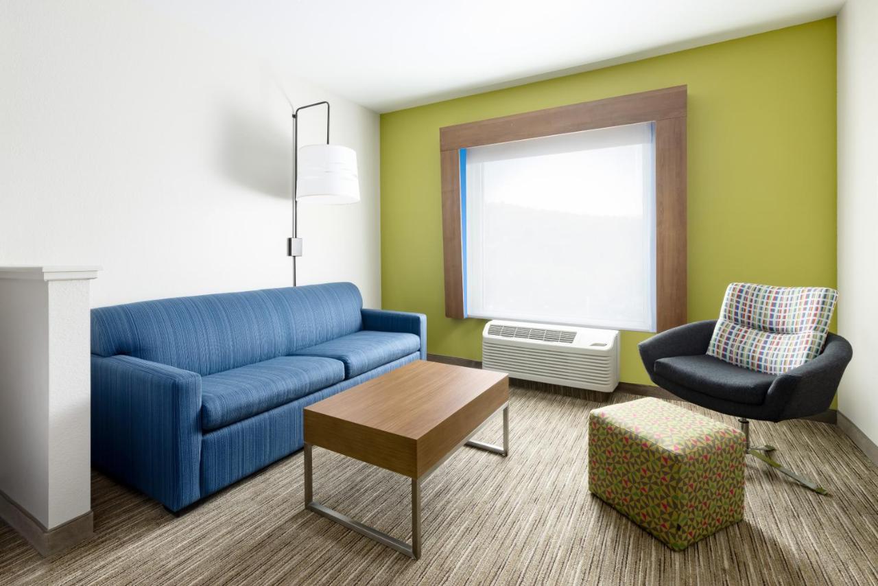 Suite at Holiday Inn Express & Suites Oakhurst - Yosemite Park Area by IHG