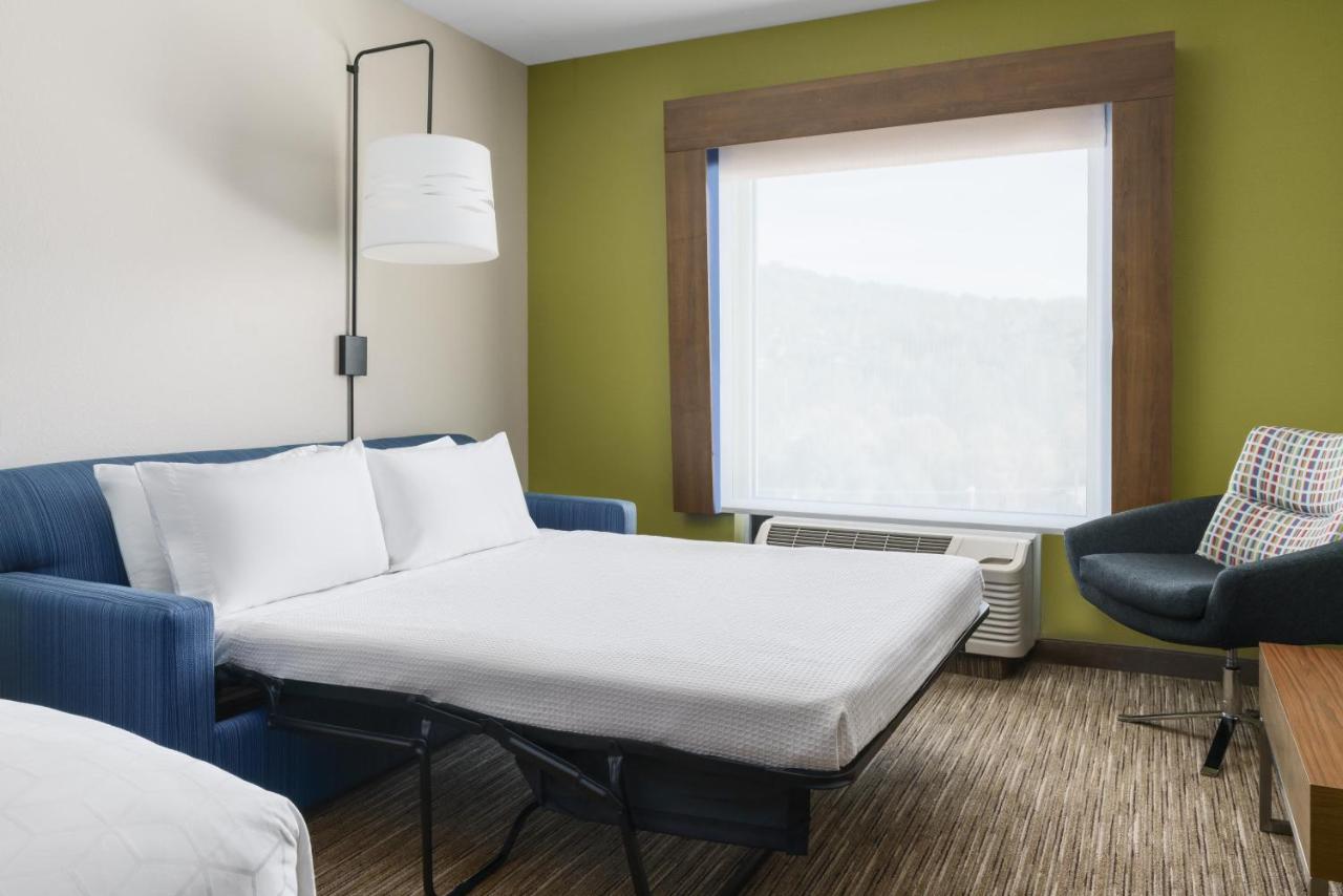 Suite at Holiday Inn Express & Suites Oakhurst - Yosemite Park Area by IHG