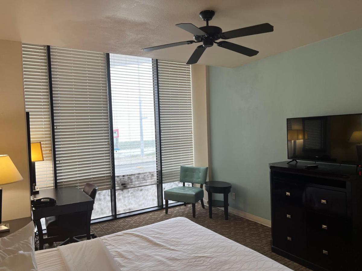 King Room at Sunchase Inn & Suites