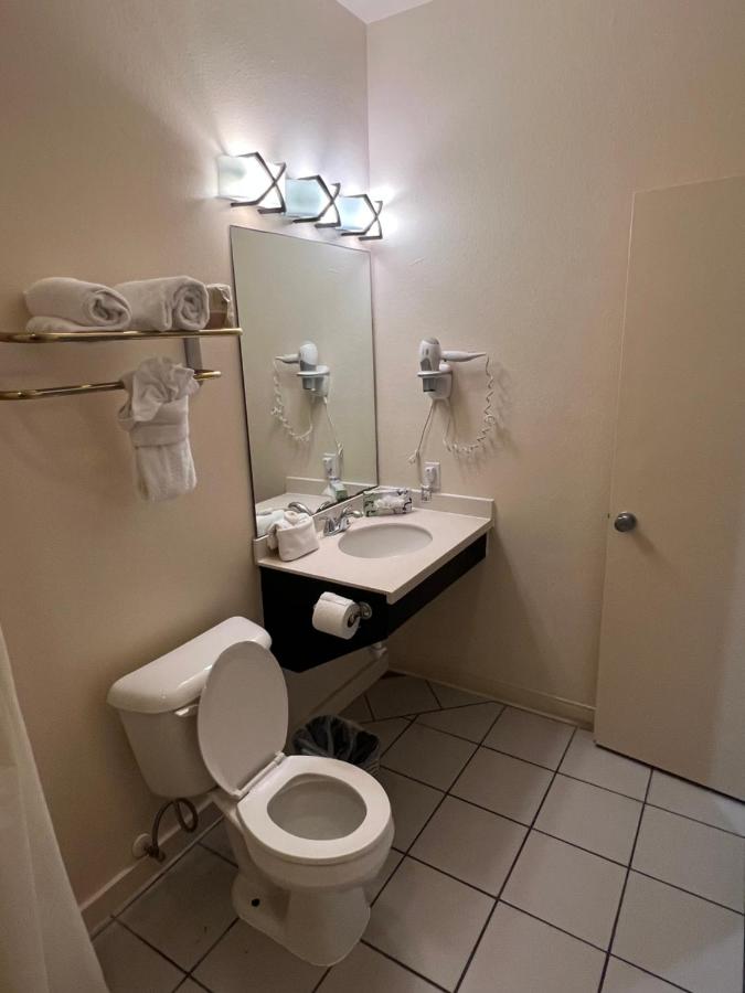 King Room at Sunchase Inn & Suites