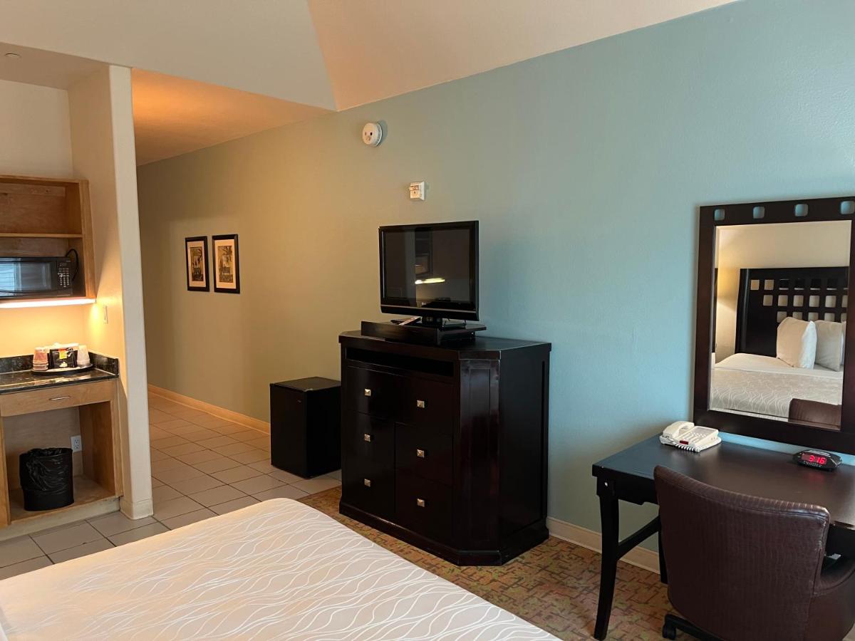 King Room - Disability Access/Non-Smoking at Sunchase Inn & Suites