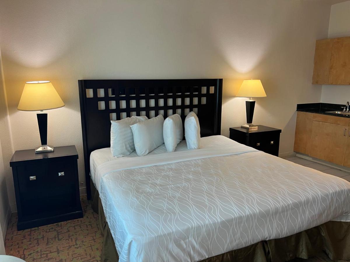 King Room - Disability Access/Non-Smoking at Sunchase Inn & Suites