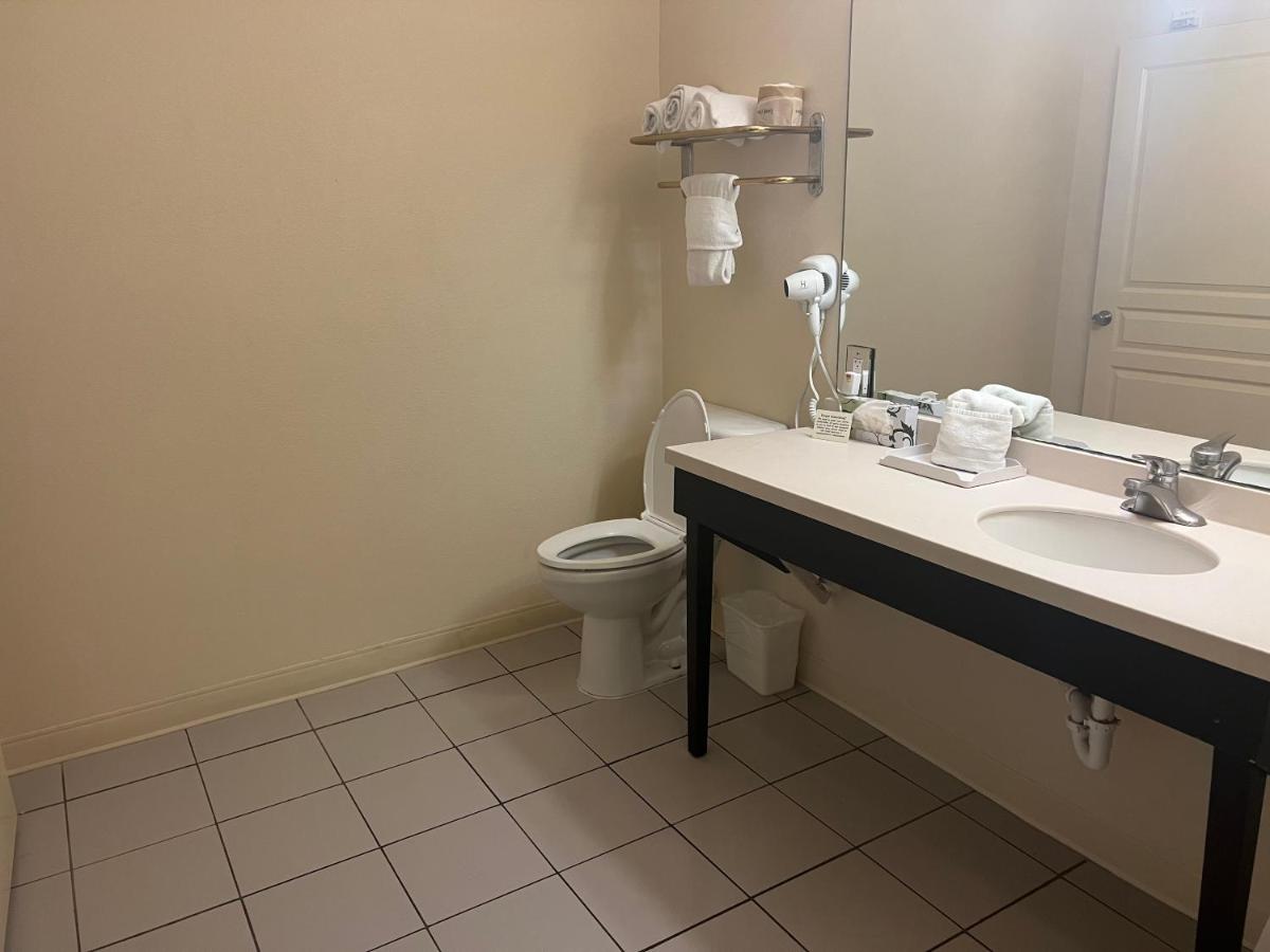 King Room - Disability Access/Non-Smoking at Sunchase Inn & Suites