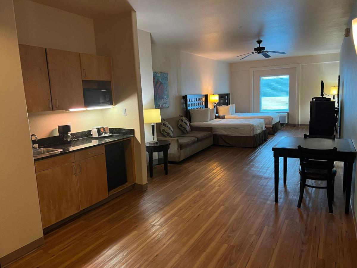 Deluxe Queen with Kitchenette and Sofa Bed at Sunchase Inn & Suites