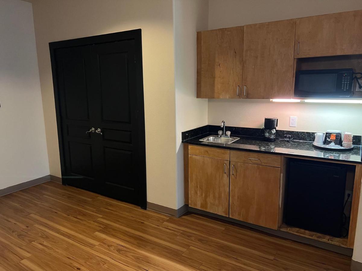 Deluxe Queen with Kitchenette and Sofa Bed at Sunchase Inn & Suites