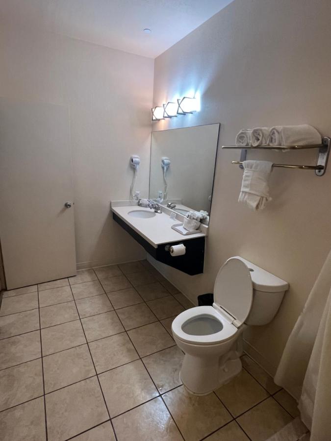 Deluxe Queen with Kitchenette and Sofa Bed at Sunchase Inn & Suites