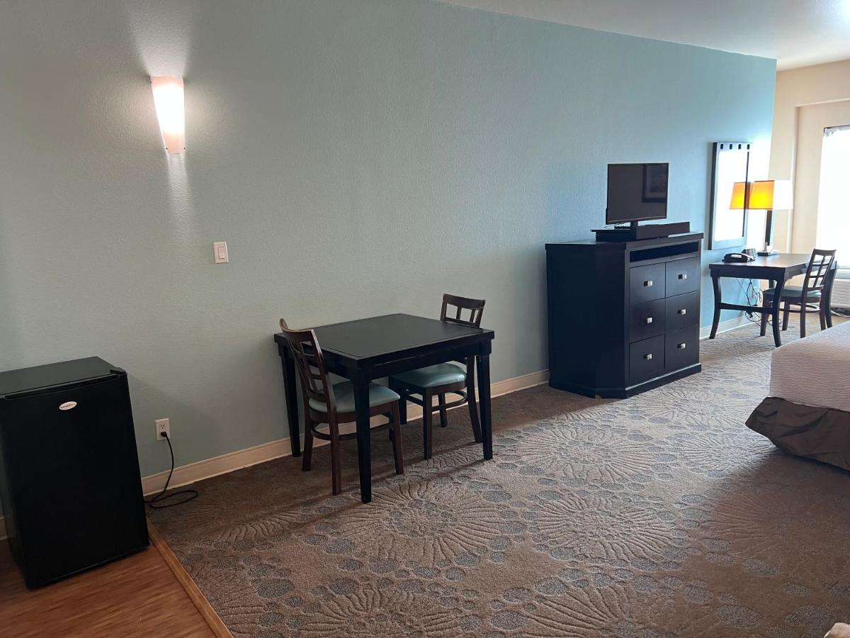 Deluxe Queen with Kitchenette and Sofa Bed at Sunchase Inn & Suites