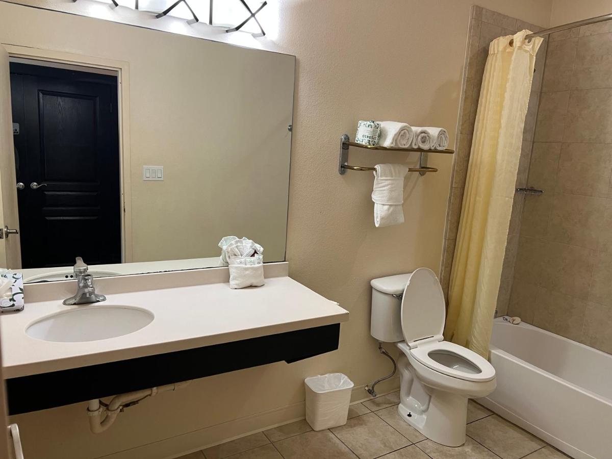 Deluxe Queen with Kitchenette and Sofa Bed at Sunchase Inn & Suites