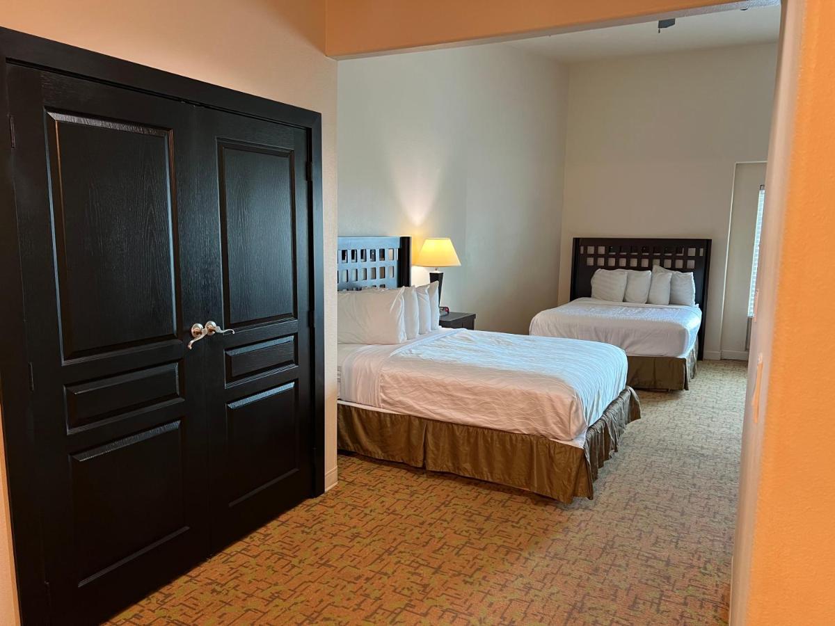 Deluxe Queen with Kitchenette and Sofa Bed at Sunchase Inn & Suites