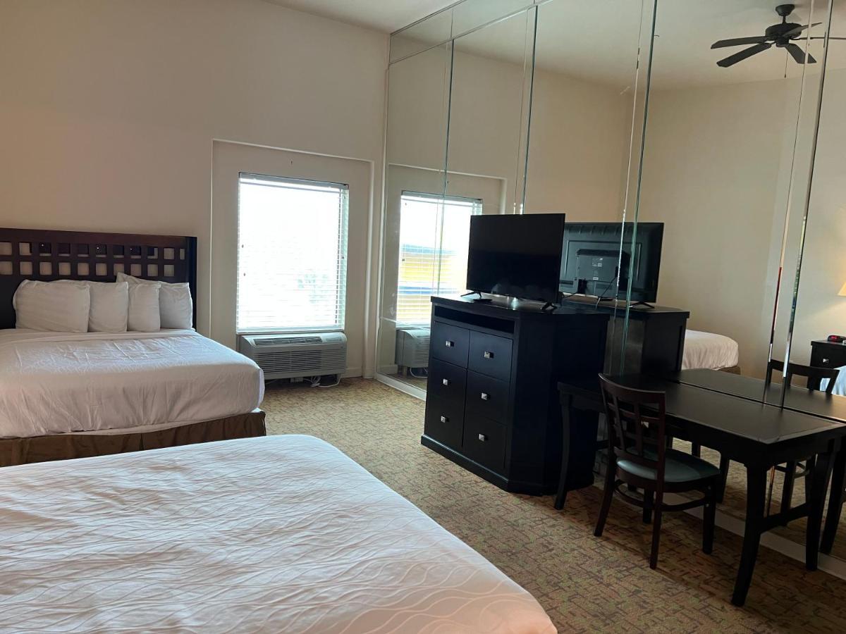 Deluxe Queen with Kitchenette and Sofa Bed at Sunchase Inn & Suites