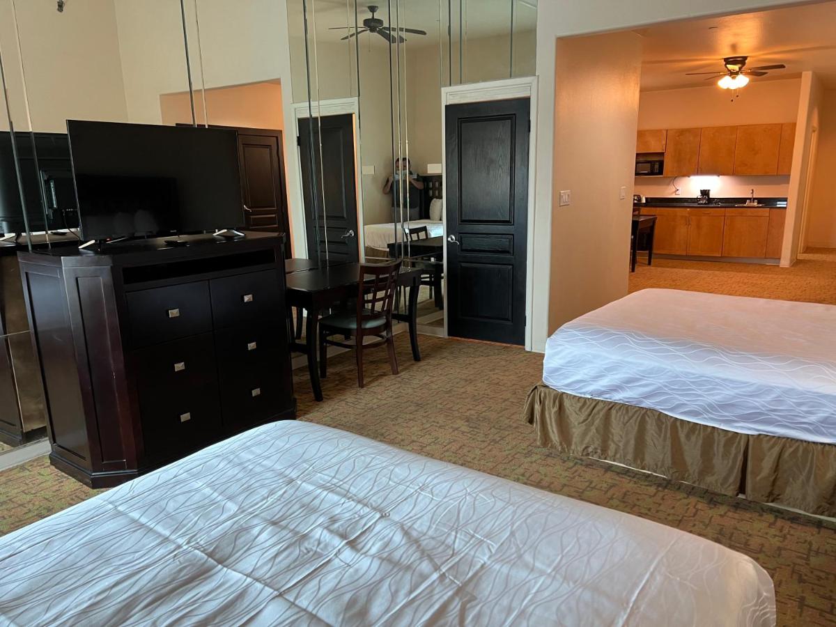 Deluxe Queen with Kitchenette and Sofa Bed at Sunchase Inn & Suites