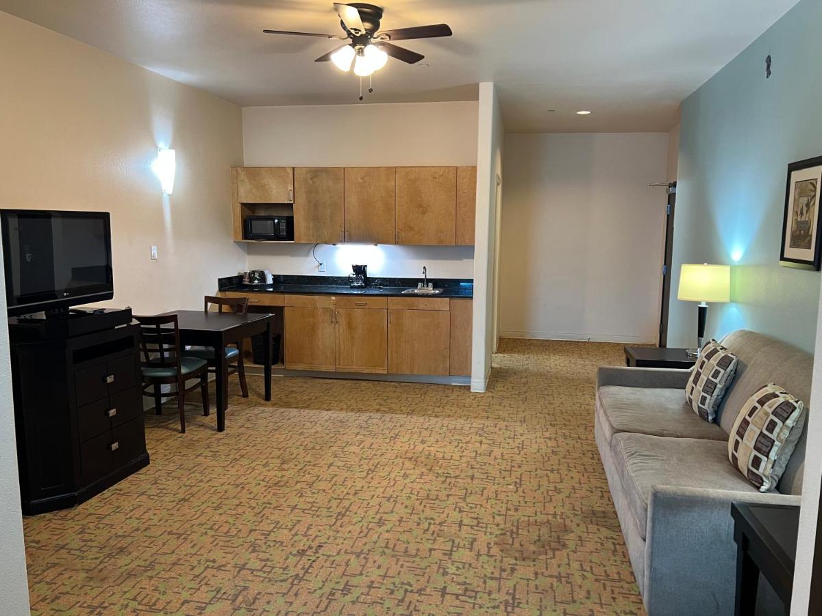 Deluxe Queen with Kitchenette and Sofa Bed at Sunchase Inn & Suites