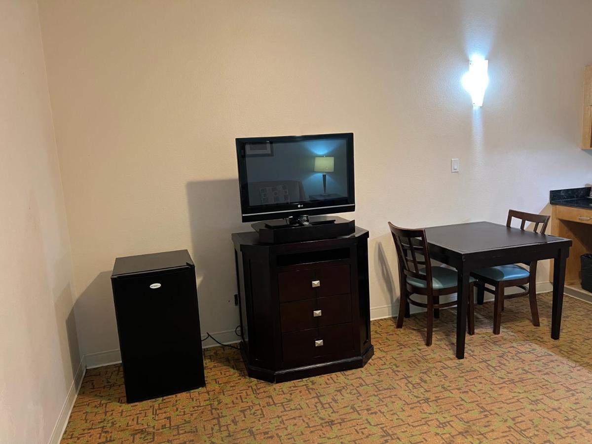Deluxe Queen with Kitchenette and Sofa Bed at Sunchase Inn & Suites