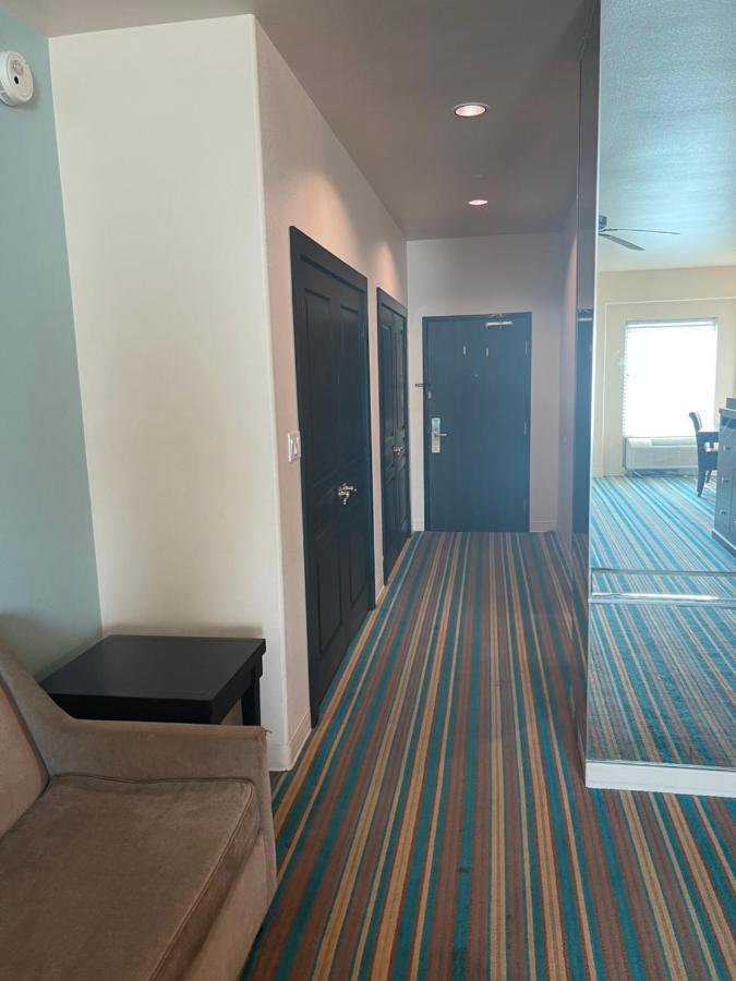 Queen Suite with Two Queen Beds and Sofa Bed at Sunchase Inn & Suites
