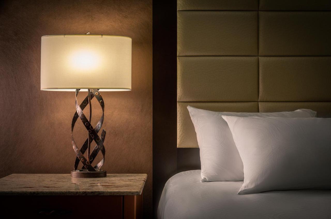 Deluxe Room One King Bed - Smoking at Seneca Niagara Resort & Casino