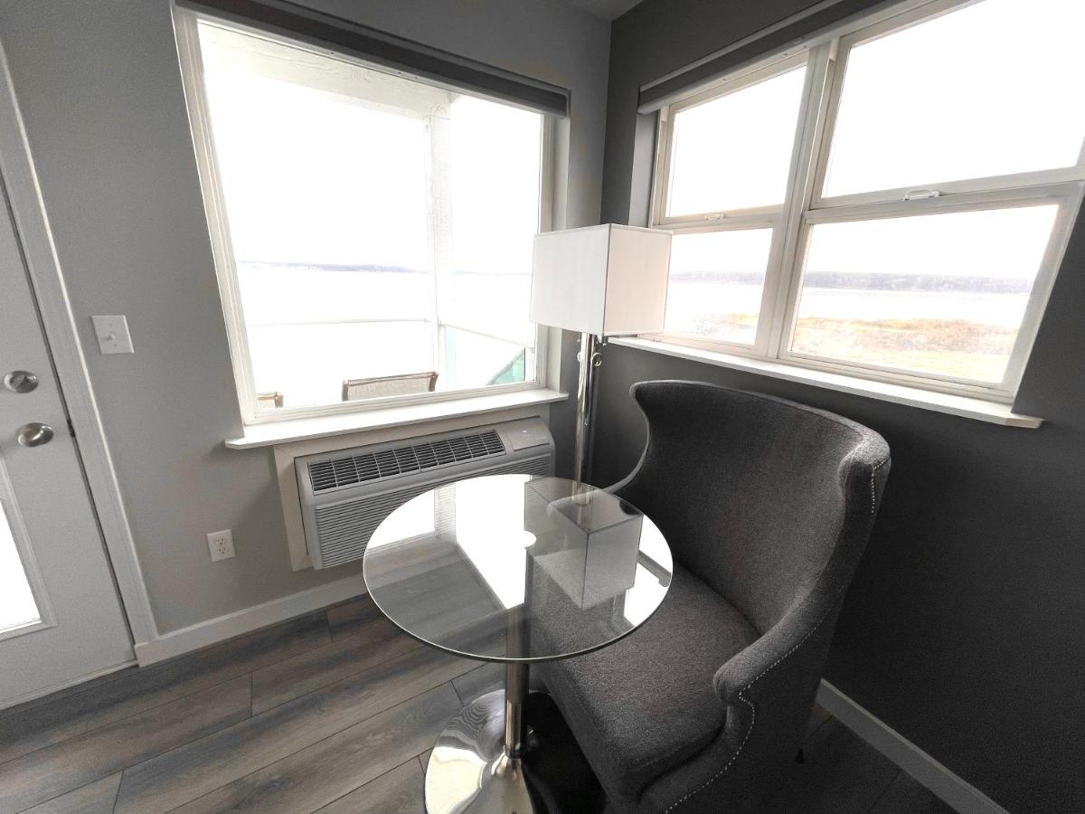Premium King Room at Tides Inn & Suites