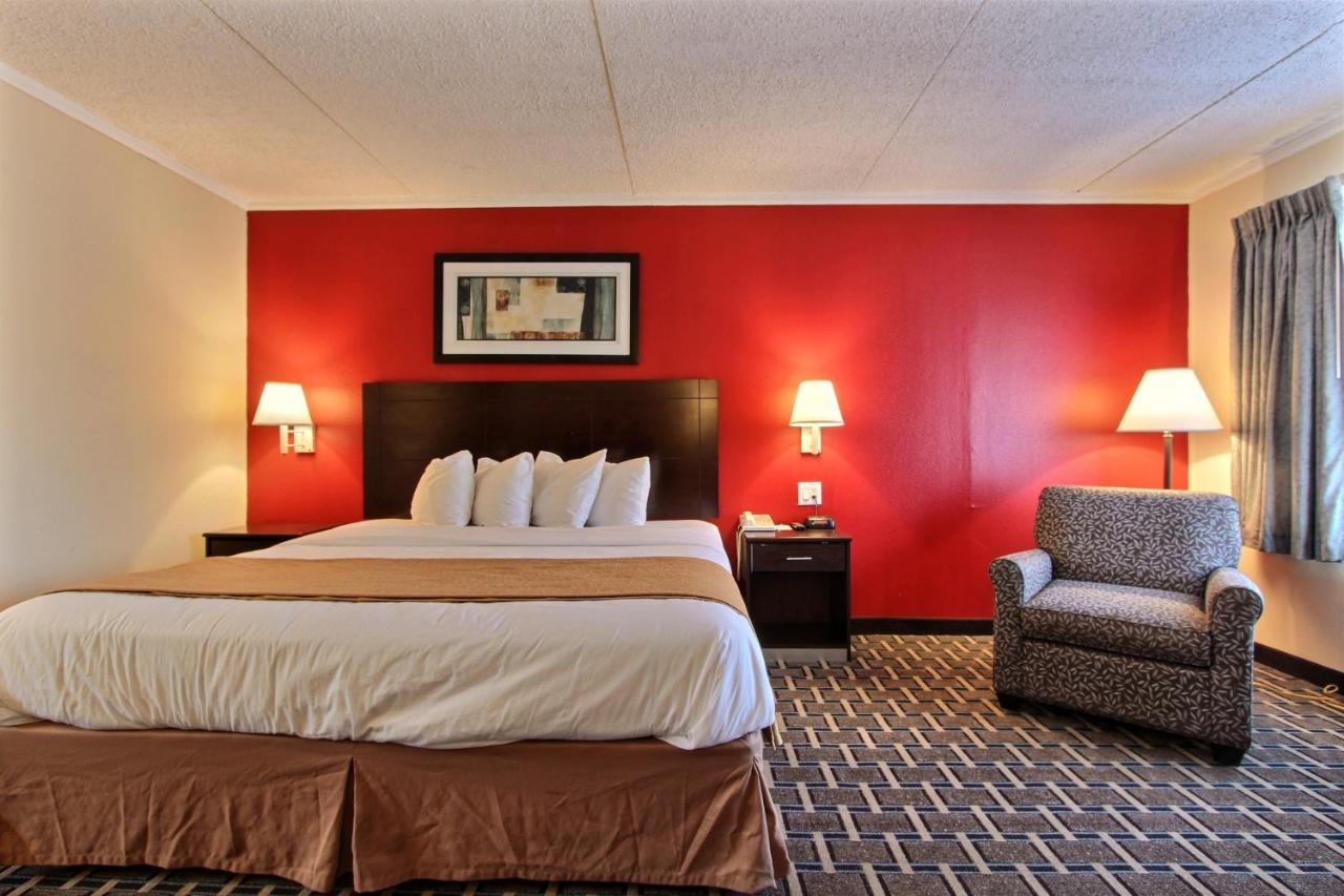King Room - Smoking at Quality Inn & Suites Millville - Vineland