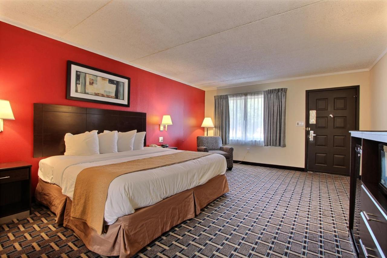 King Room - Smoking at Quality Inn & Suites Millville - Vineland