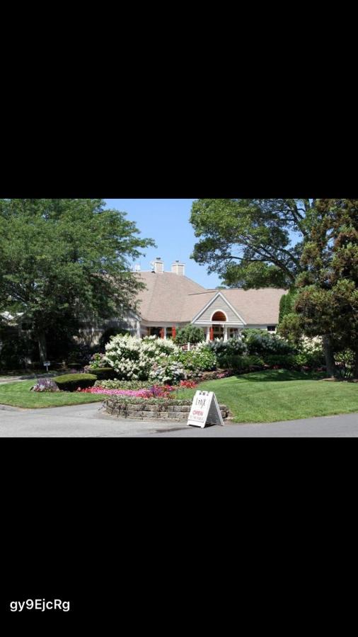 | Lovely Condo on Golf Course with Country Club