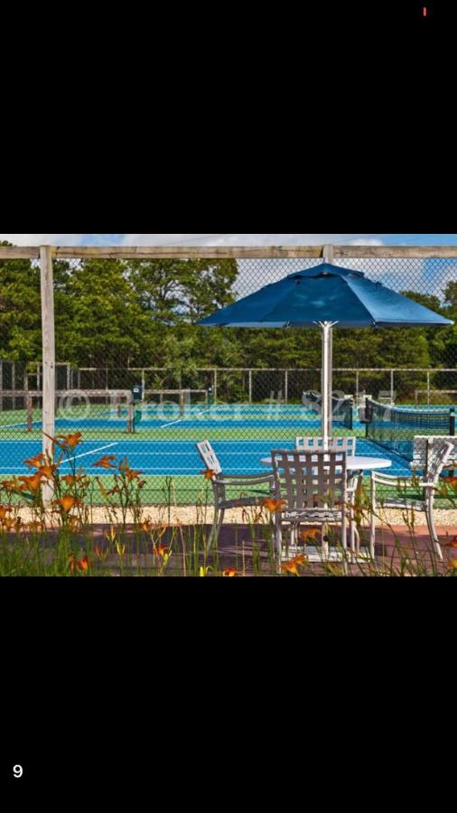 | Lovely Condo on Golf Course with Country Club