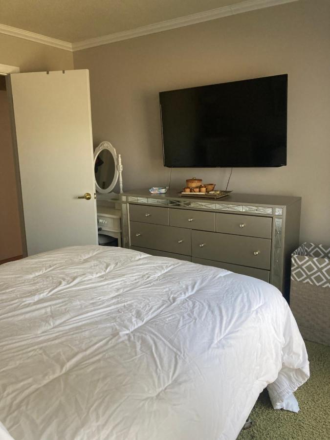 | Lovely Condo on Golf Course with Country Club