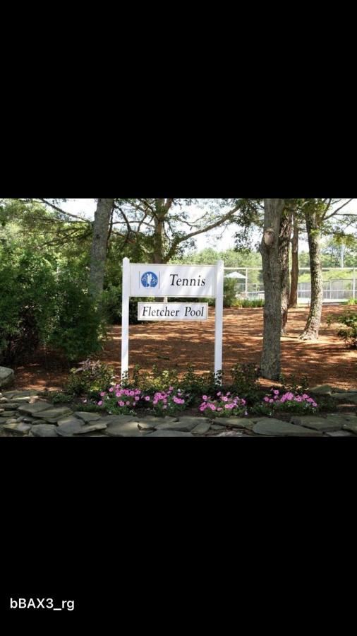 | Lovely Condo on Golf Course with Country Club