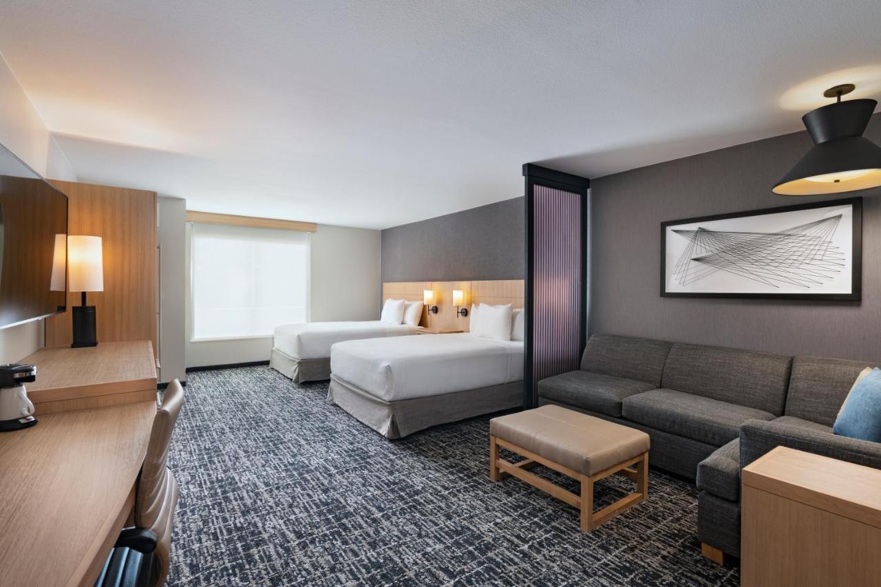 Deluxe Queen Room at Hyatt Place Austin / Lake Travis / Four Points