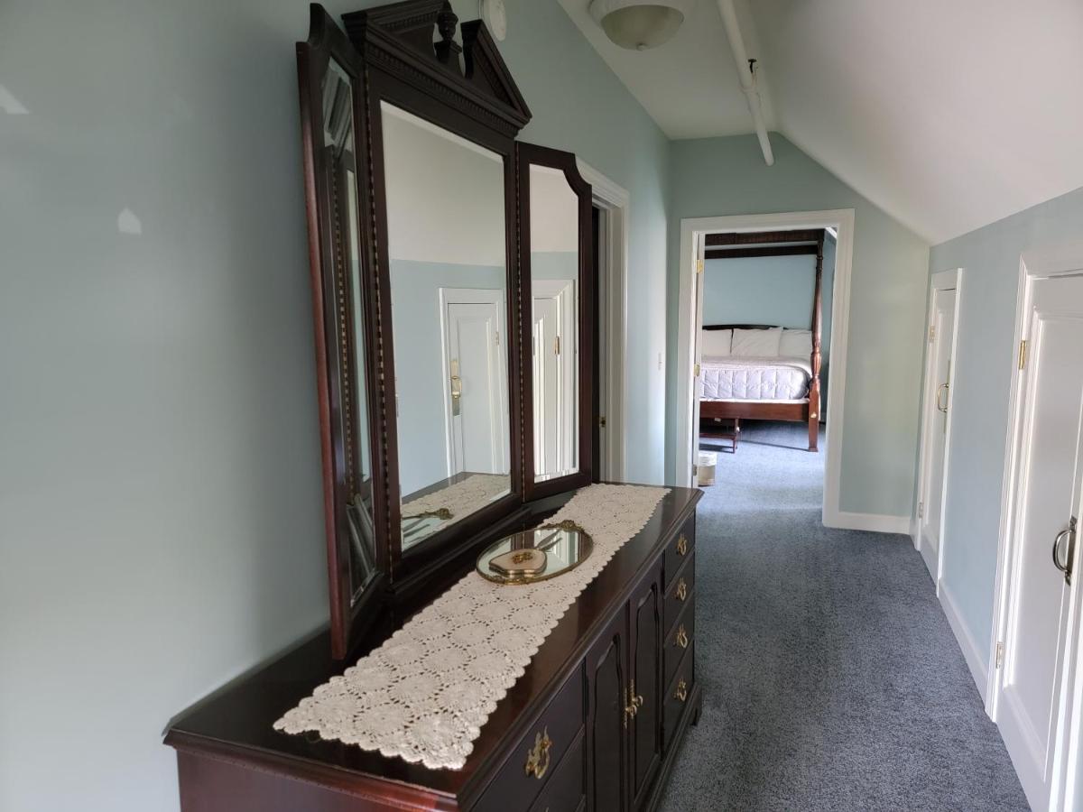 | Lowell Inn