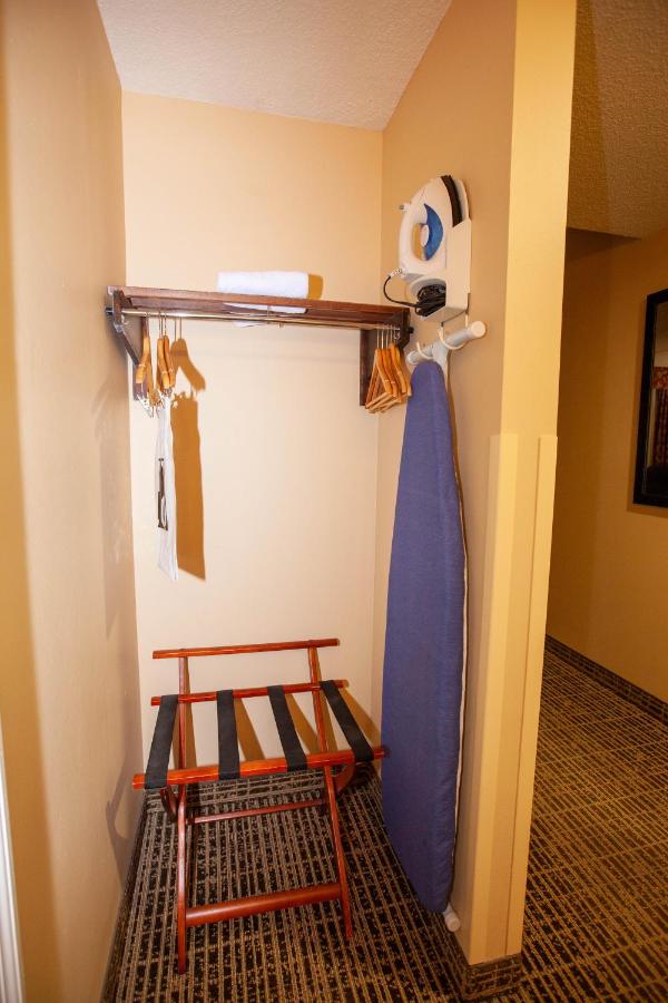 Executive King Suite - Non-Smoking at Baymont by Wyndham Knoxville/Cedar Bluff