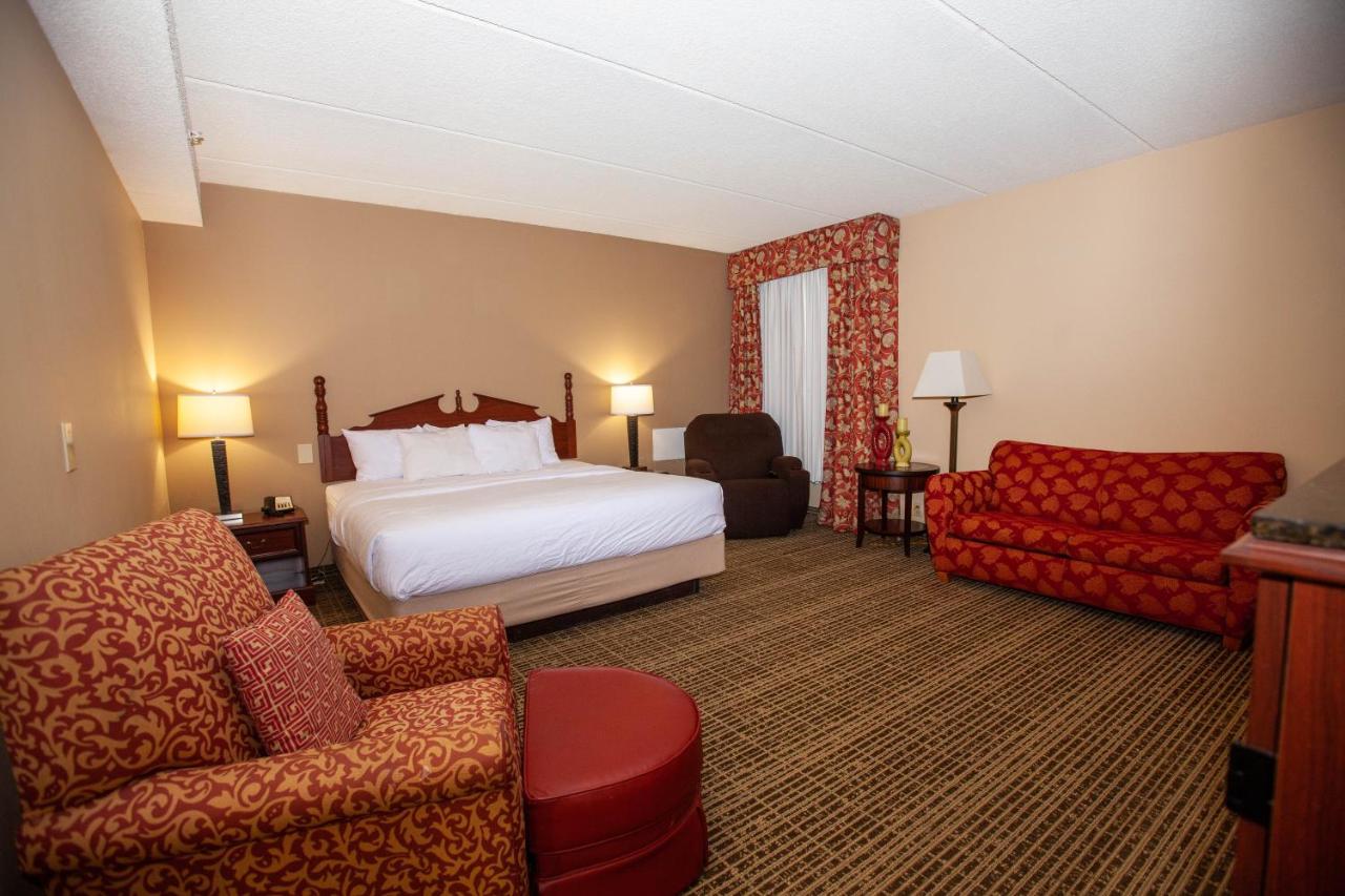 Executive King Suite - Non-Smoking at Baymont by Wyndham Knoxville/Cedar Bluff
