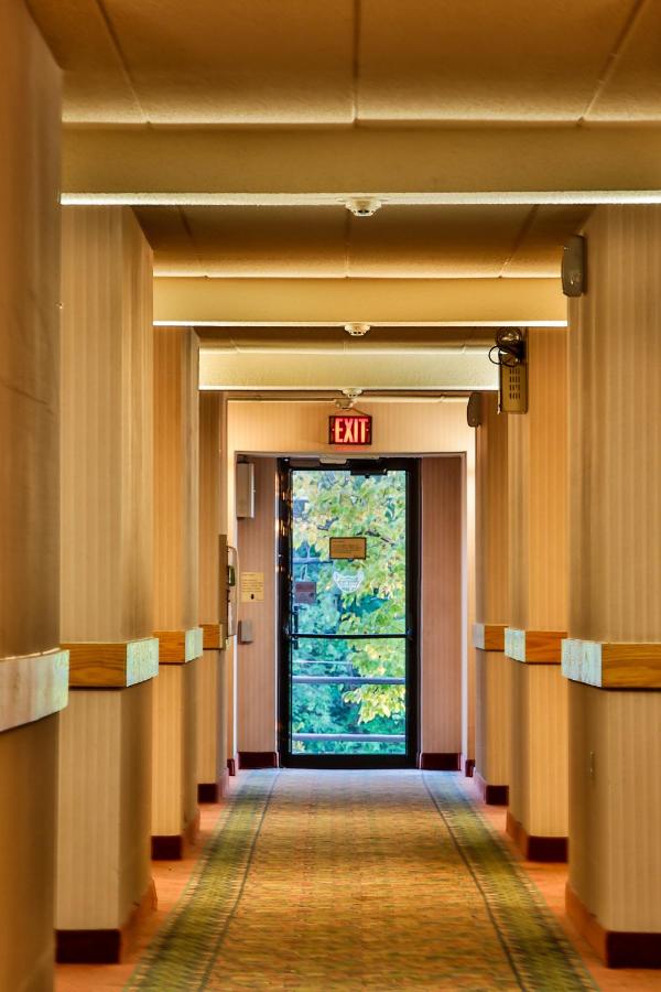 | The View Inn & Suites