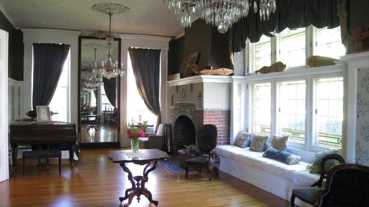 | Allegheny Street Bed & Breakfast