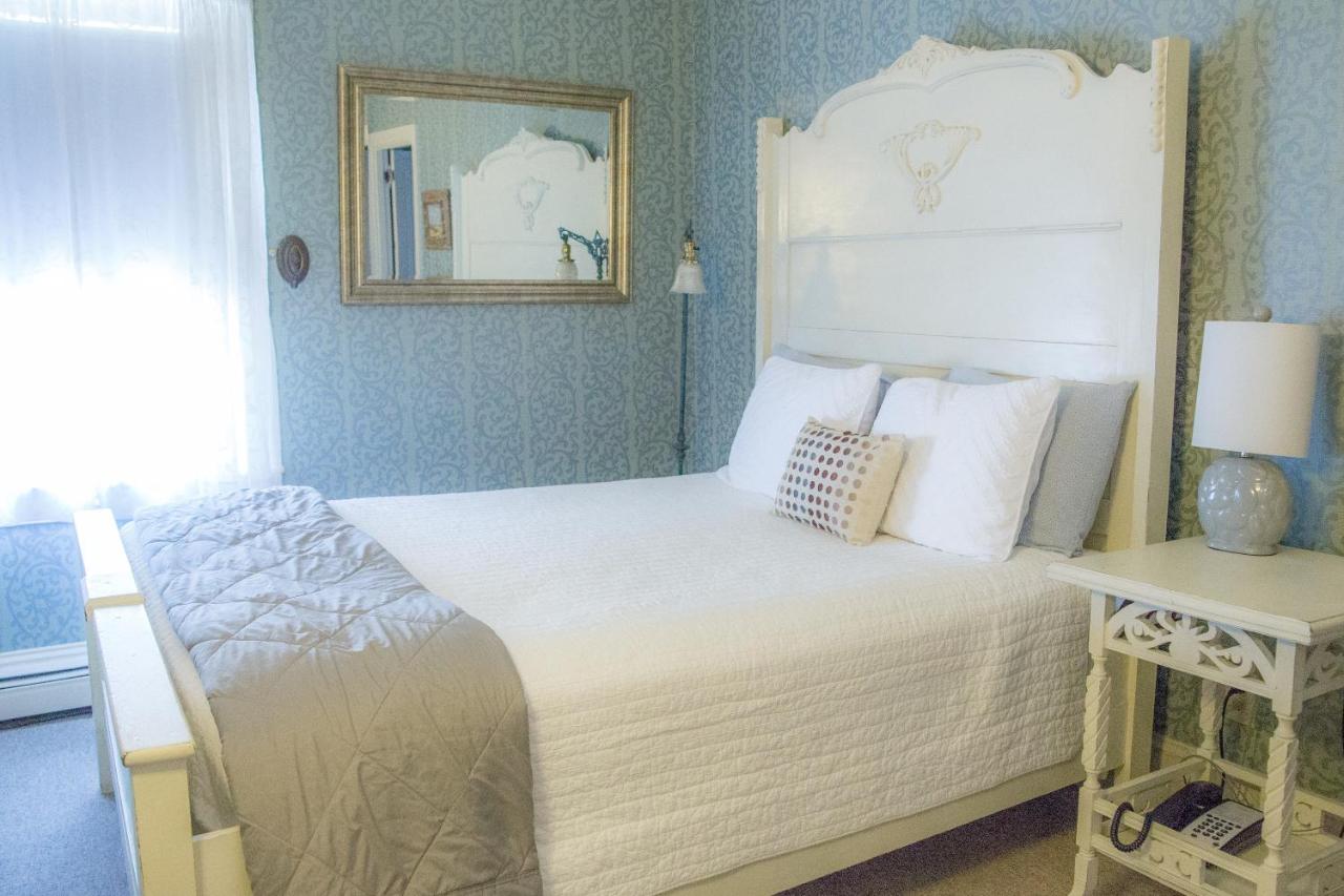 | The Carroll Villa Hotel
