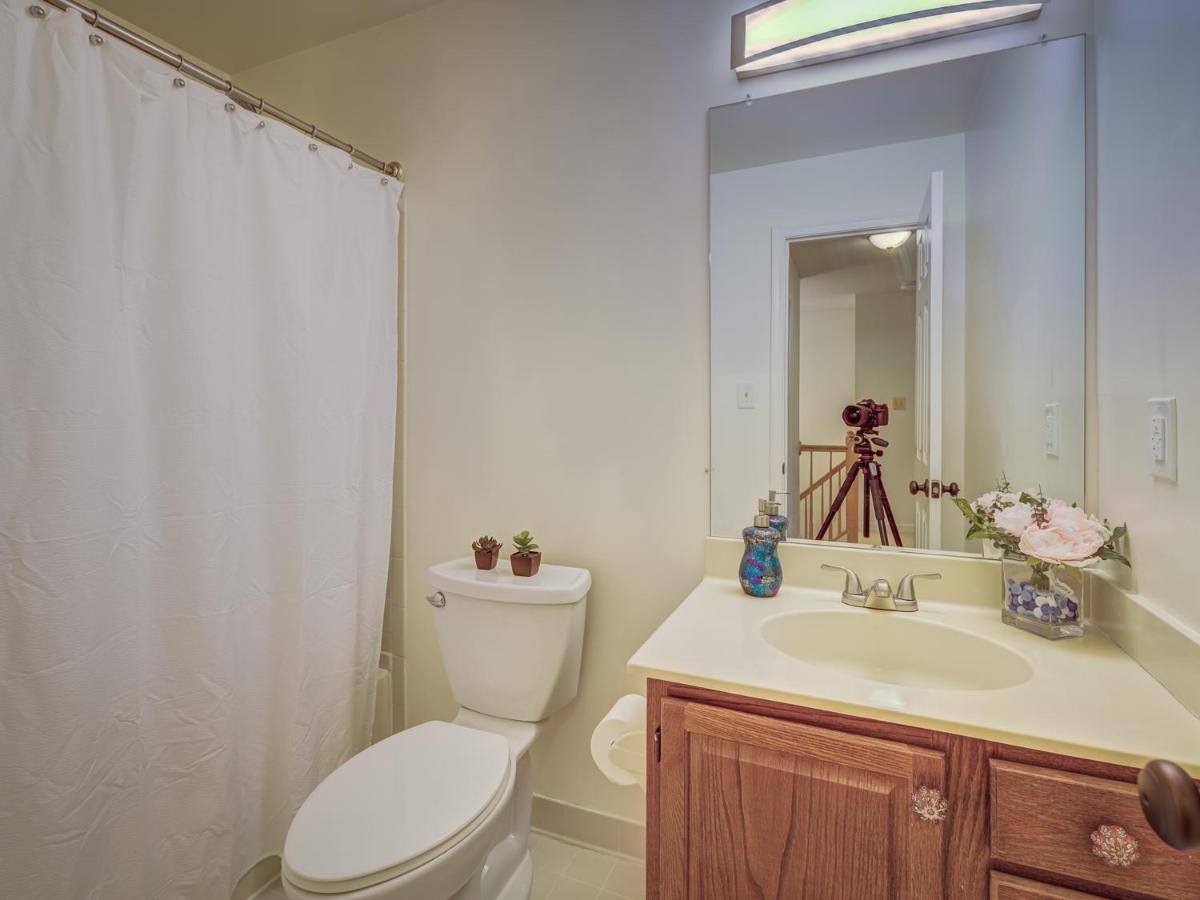  | Cheerful 3 bedroom 2.5 bath. 1 KING bed 2 queens