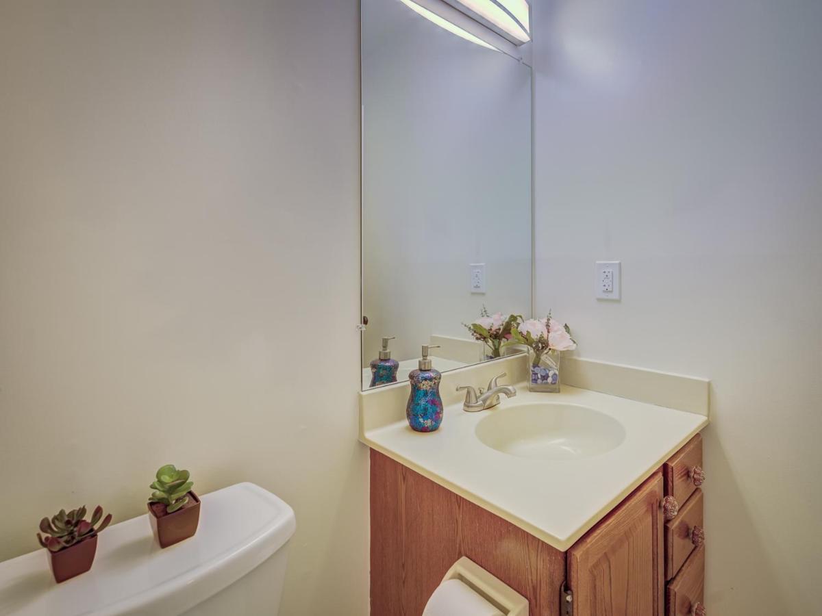 | Cheerful 3 bedroom 2.5 bath. 1 KING bed 2 queens
