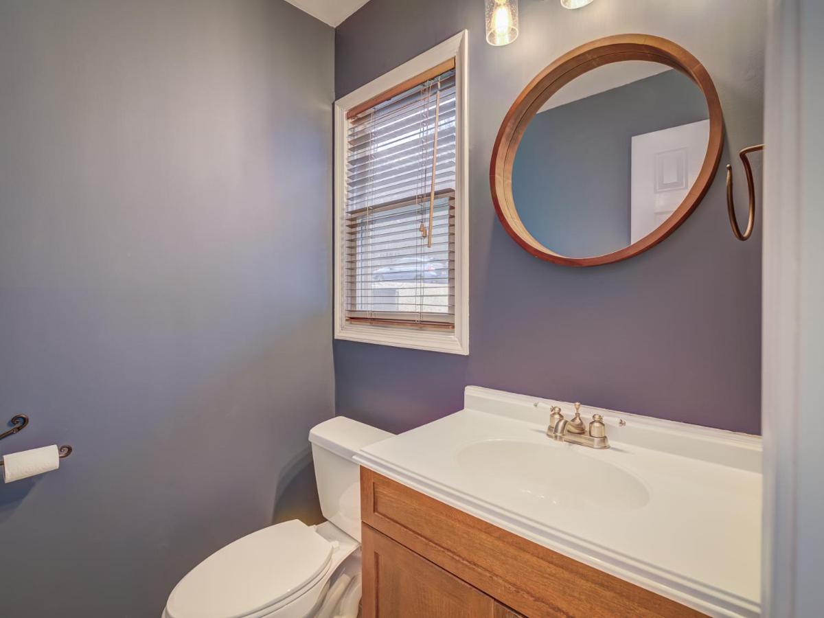  | Cheerful 3 bedroom 2.5 bath. 1 KING bed 2 queens