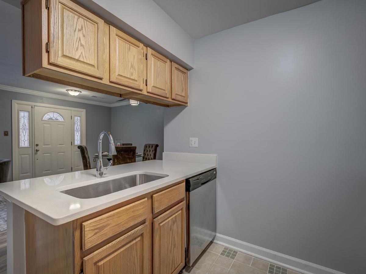  | Cheerful 3 bedroom 2.5 bath. 1 KING bed 2 queens